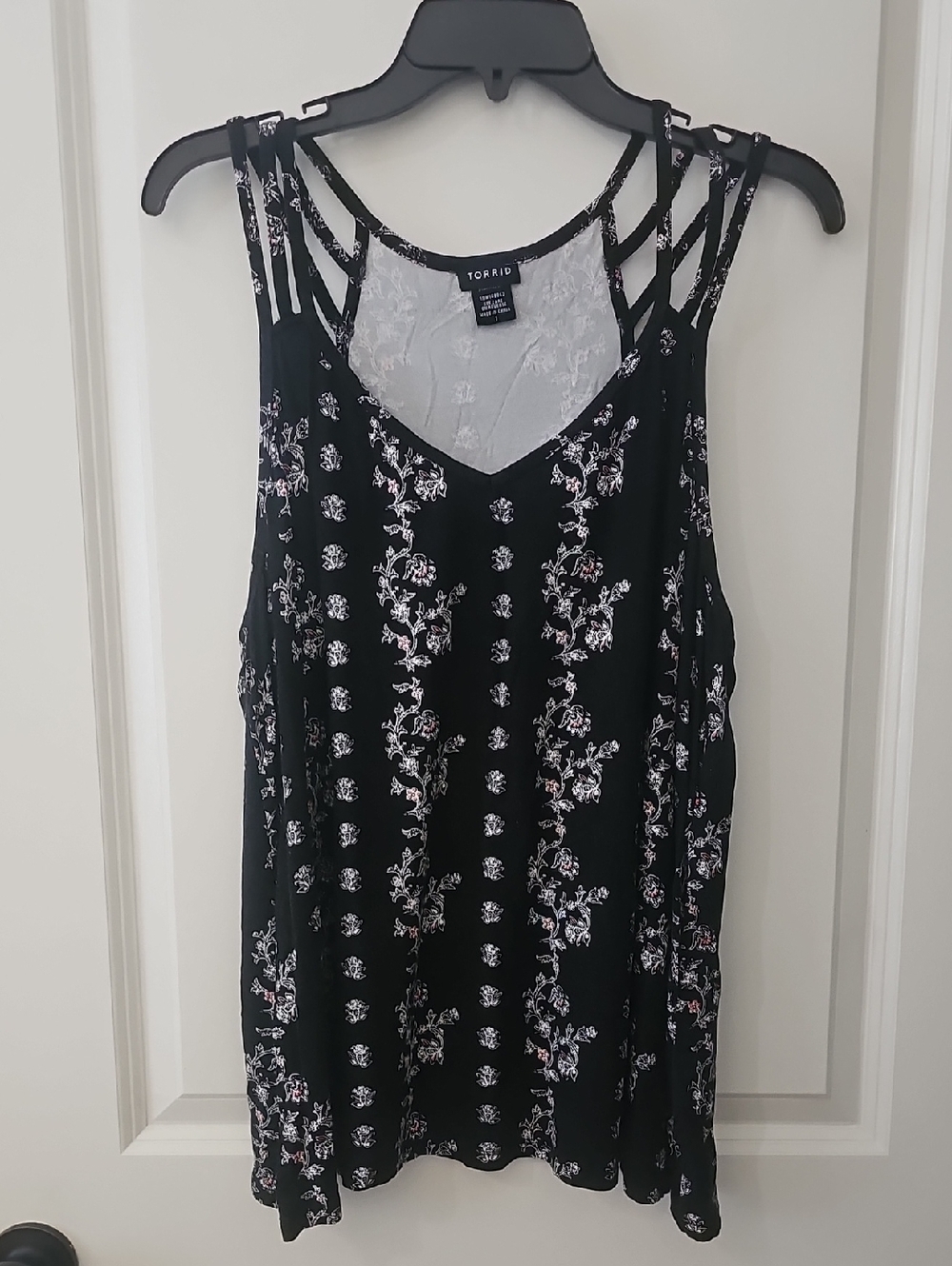 Torrid Black Floral Strappy Tank Top
